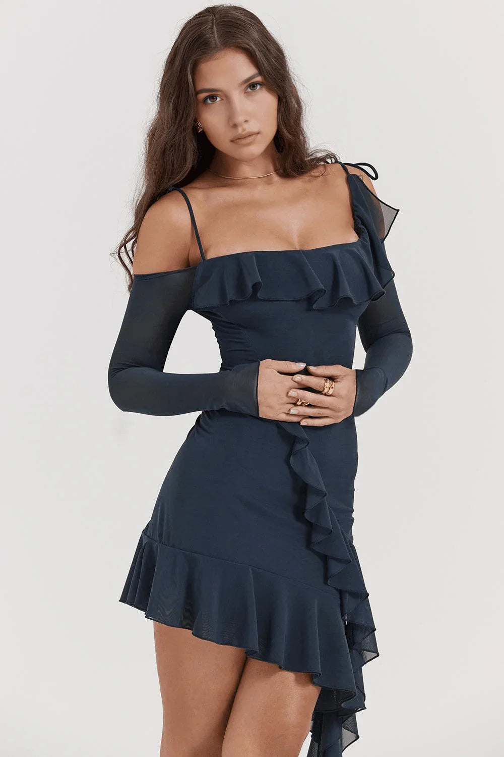 Vestido Curto Assimétrico com Manga